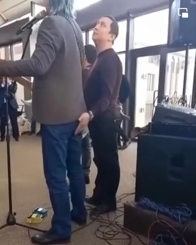 «Ұяттан өліп жатырмын» – Желіде Қайрат Әділгерейдің құйрық сипағанына қатысты аудиожазба тарады
