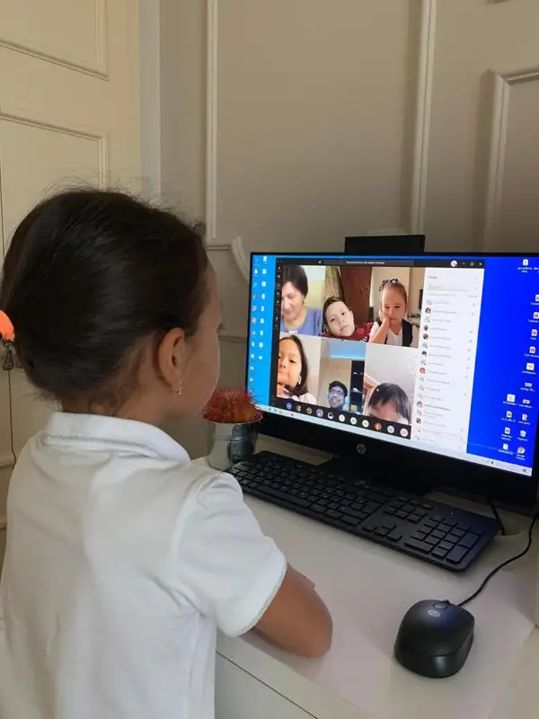 Ата-аналар берілген компьютерді сындырып алудан қорқып, пайдаланбай отыр 