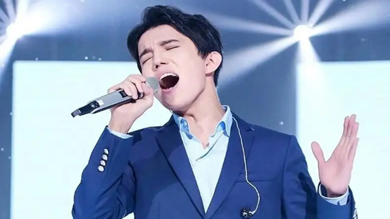 Димаш «Жылдың ең үздік әншісі» атанды