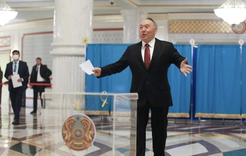 Назарбаев Тоқаевты президенттік сайлаудағы жеңісімен құттықтады