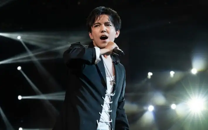 Димаштың орындауындағы ән Уругвай радиосында шырқалды