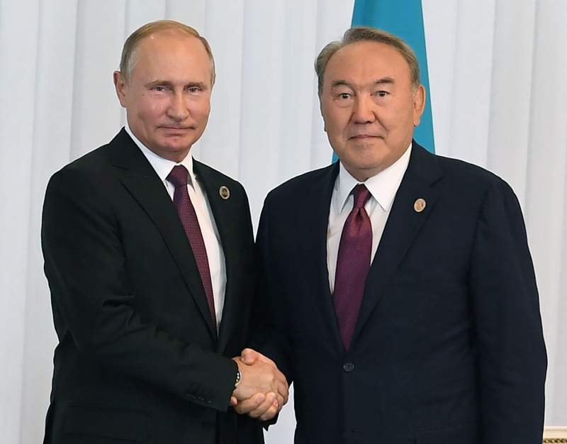 Елбасы Путинмен кездесті