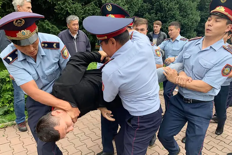 Митингтен полицияға 53 адам жеткізілген