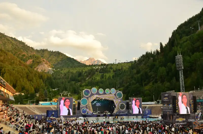 «Азия дауысы» дәстүр бойынша жаңбырмен басталды