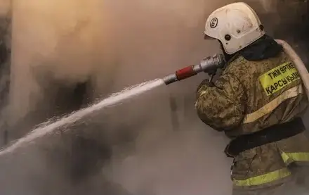 Өскеменде өрт шыққан үйден әйел мен бала құтқарылып, 8 адам эвакуацияланды  