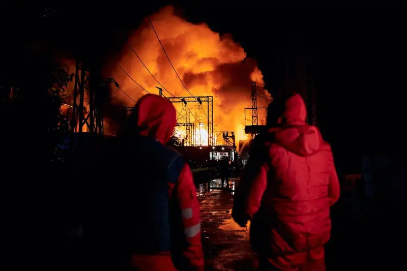 «Жарық та жоқ, жылу да жоқ». Қазақстандық белсенділер Украинаға генераторлар жібермек