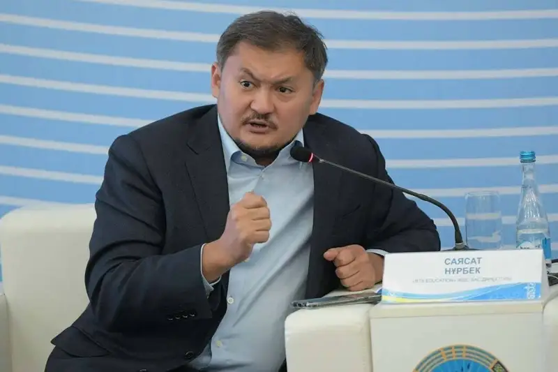 Алдымен күбірлеп дұға қылды... Саясат Нұрбектің ант қабылдау рәсімі қызық өтті