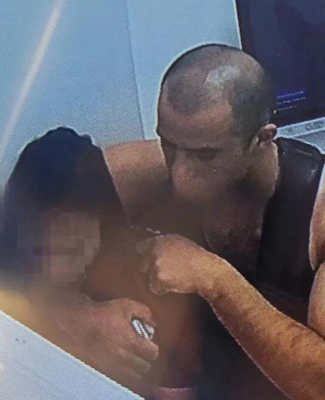 Астанадағы Kaspi бөлімшесін басып алған ер адамның суреті жарияланды