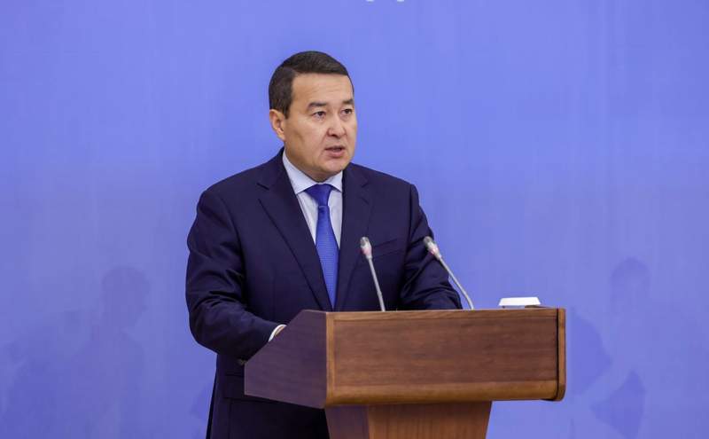 Әлихан Смайылов қазақстандықтарды Конституция күнімен құттықтады