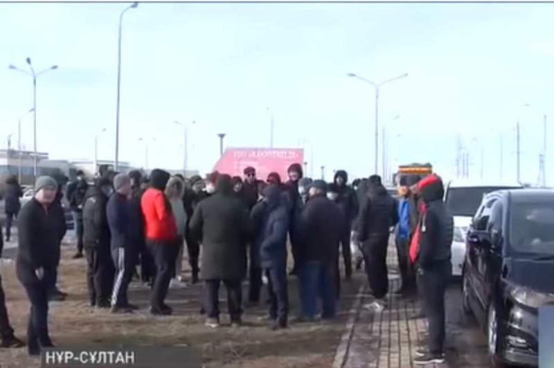 Нұр-Сұлтанда ресейлік нөмірмен жүрген көлік жүргізушілері наразылыққа шықты