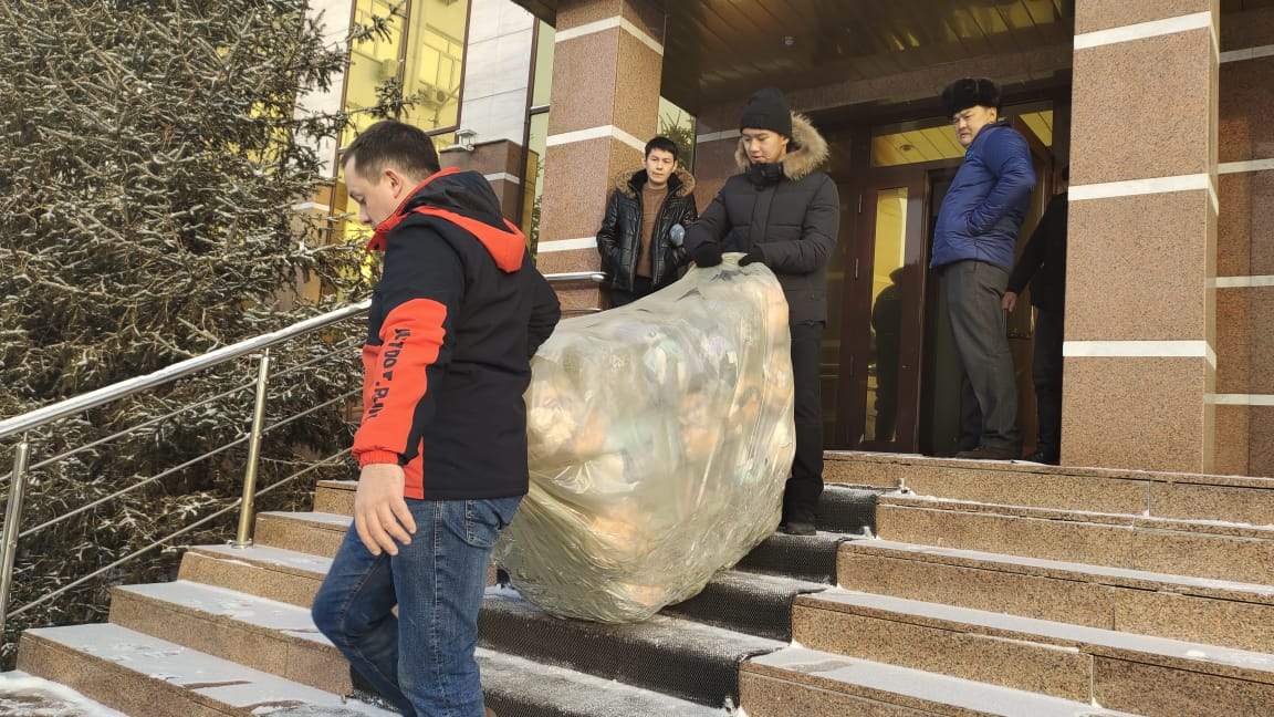 Аманаттықтар Екібастұздың тұрғындарына гуманитарлық көмек жөнелтуді жалғастырып жатыр