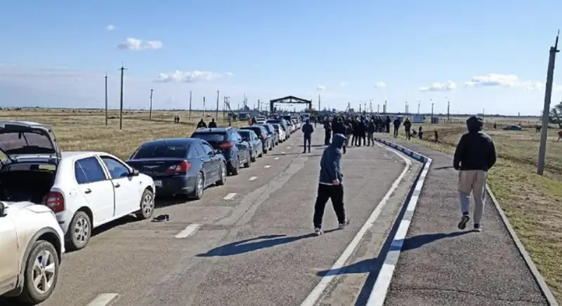 Қазақстандықтар шекарадағы кезекке байланысты төрт күннен бері елге кіре алмай жүр