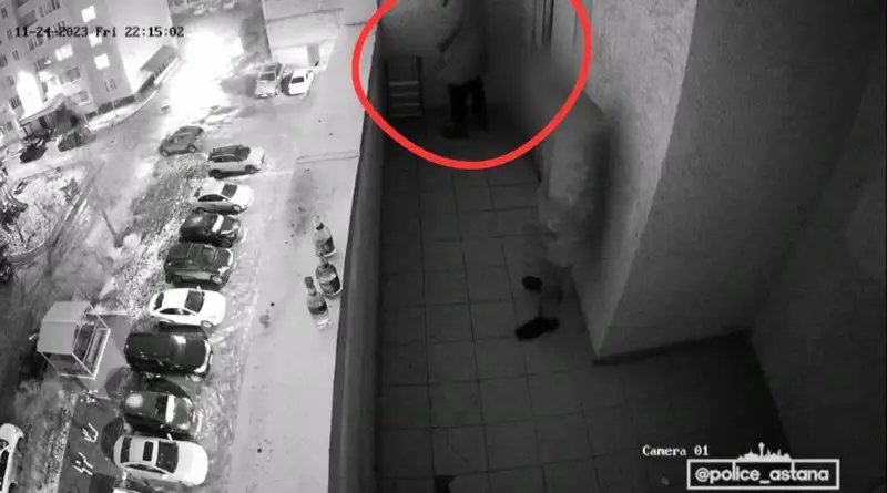 Тұрғын үйдің балконында дәрет сындырған ер адам бес тәулікке қамалды