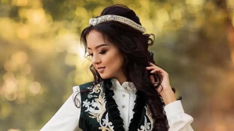 Жапаровтың туысы сұлулық байқауын жеңіп алды