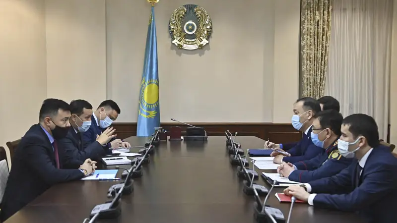 Е. Тоғжанов «Аманат» тәуелсіз комиссиясының өкілдерімен кездесті 