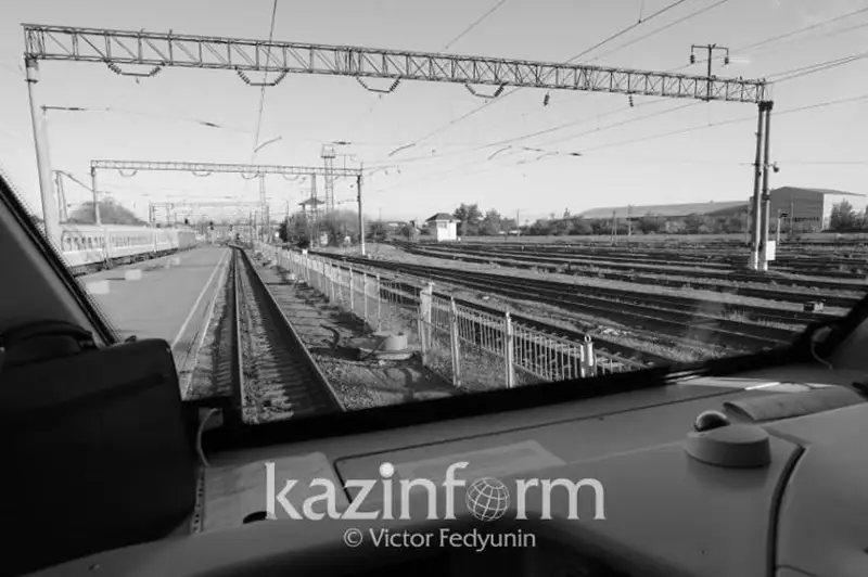 Жүк пойызына мініп, әкесіне бара жатқан екі баланың біреуі ауруханада көз жұмды