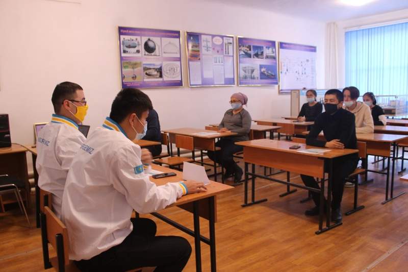 Колледж студенттері ауданның сайлауалды штаб мүшелерімен кездесті