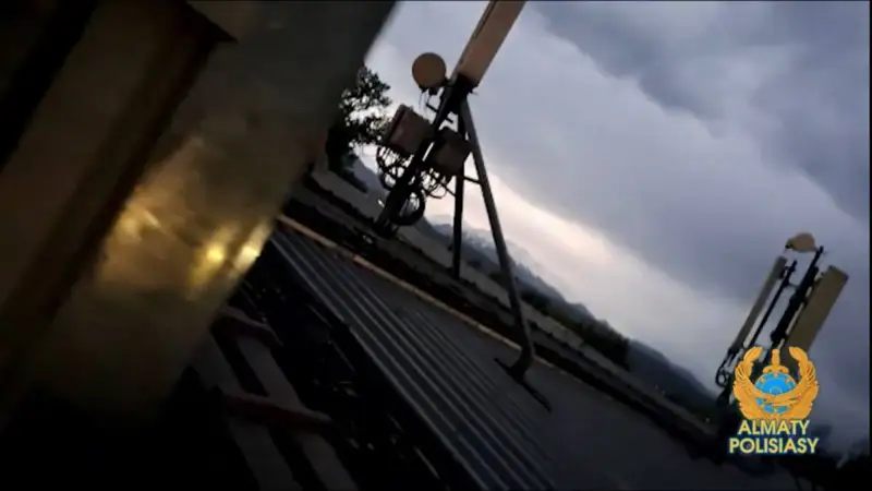 Алматылық полицейлер өз-өзіне қол салмақ болған ер адамды құтқарып қалды  