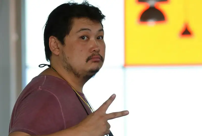 Асқар Ұзабаев әзілкеш аруға үйленді