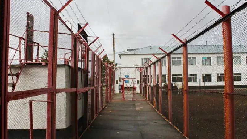 Сотталғандардың жаппай төбелесі: Оралда колонияның 12 қызметкері жазаланды