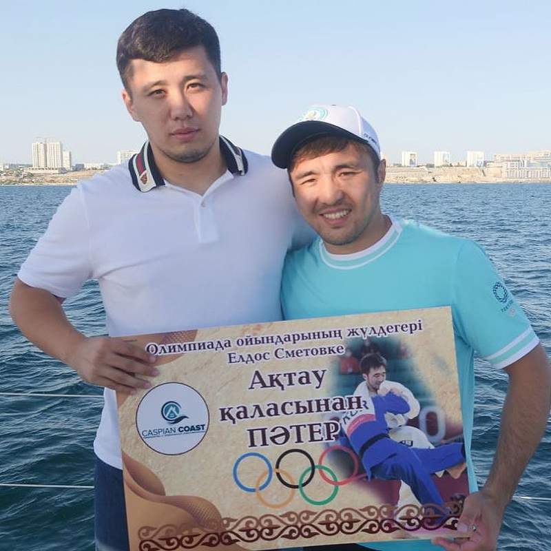 Олимпиада жүлдегері Елдос Сметовке пәтер мен теңіз жағасынан жер телімі берілді
