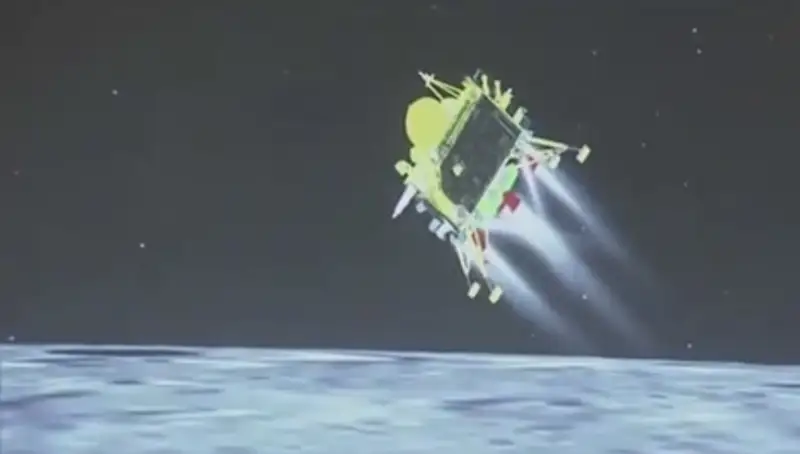 Үндістан ұшырған аппарат Айдан химиялық элементтер тапты