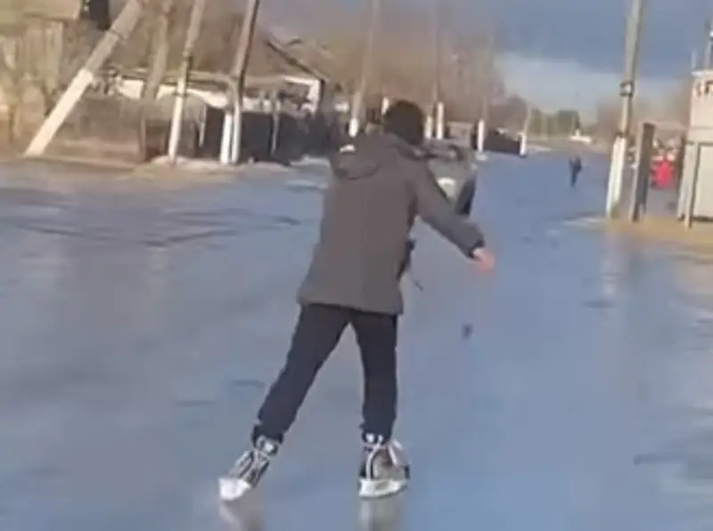 Павлодар облысындағы ауыл мұз айдынына айналды
