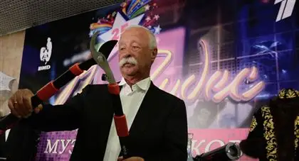 "Сарыжайлау" әні "Поле чудесте" шырқалды 