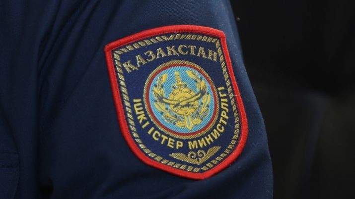 Полицейлер өзін өртемек болған жігітті аман алып қалды