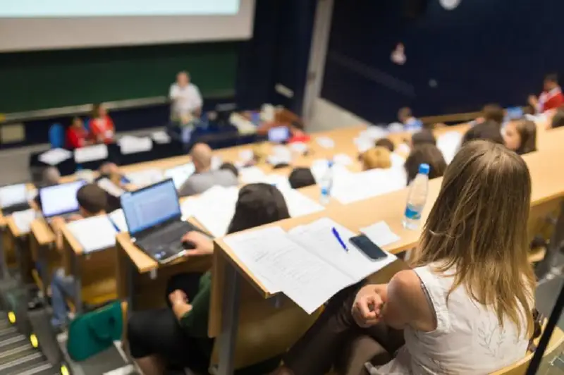 Қандай жоғары оқу орындарының лицензиясы тоқтатылды? 