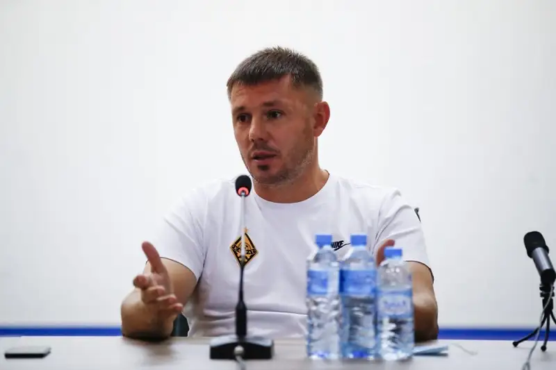 «Қайрат» футбол клубының бас бапкері отставкаға кетті