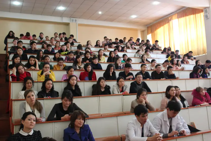 Вакцина алған ЖОО студенттеріне жеңілдіктер беріледі