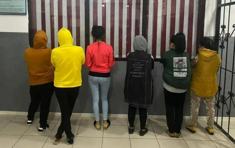 Жасөспірімді жезөкшелікпен айналысуға мәжбүрлеген әйел ұсталды