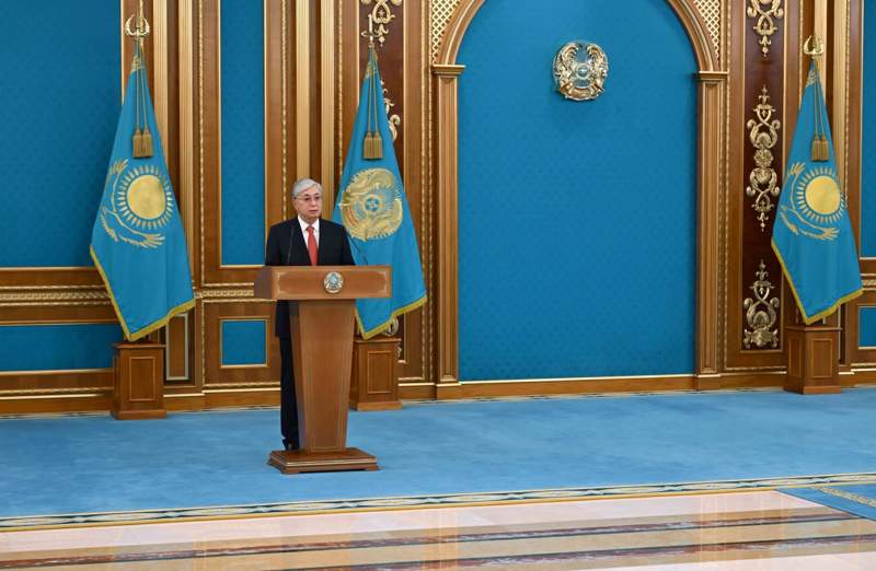 Президент мемлекеттік наградалар, жоғары әскери және арнаулы шендер тапсыру рәсіміне қатысты