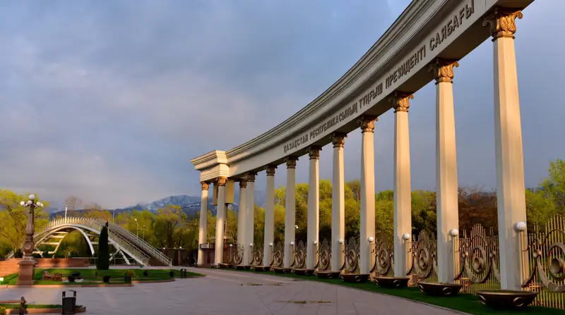 Қаңырап бос тұр: Алматыда демалыс парктері жабылды