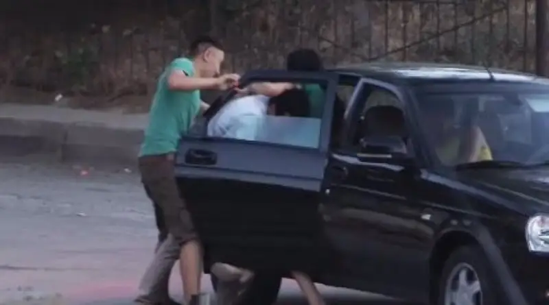 Алматының ортасында қыз алып қашқан жігіттер кім?