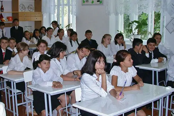 Алматы мектептері «аузы-мұрнынан шыға» толы