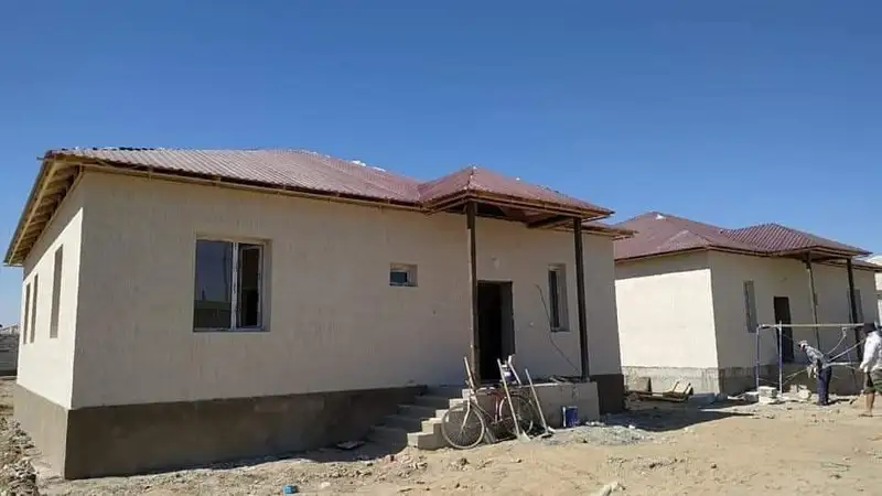 Кәсіпкер Мақтааралдағы он отбасыға үй салып берді 