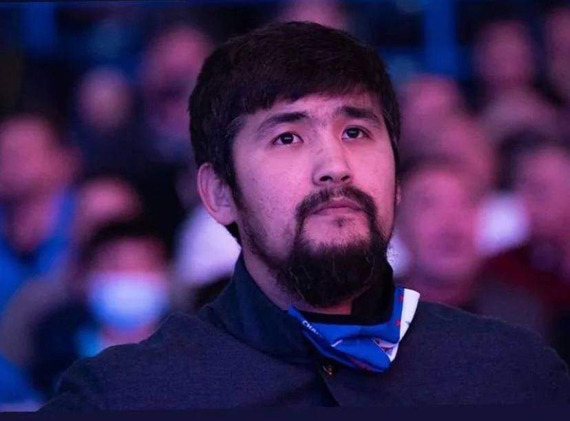 Дикий Арман тапаншамен кімді қорқытты? 
