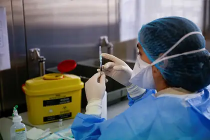 Израиль Pfizer вакцинасының тиімділігіне күмән келтіріп отыр