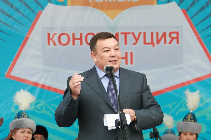 Мәнізоровты кетірген кім?