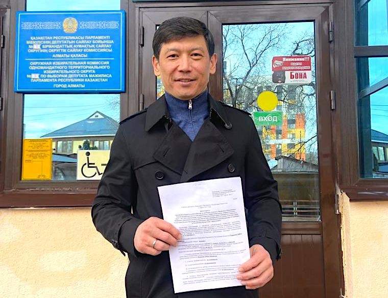 Мәжіліс депутаттығына тағы бір кандидат құжат тапсырды