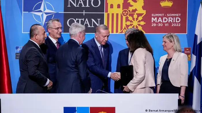 Түркия Финляндия мен Швецияның НАТО-ға кіруін қолдауға келісті