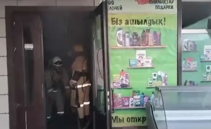 Өскемен қаласында азық-түлік дүкеніндегі өрт кезінде 30 адам эвакуацияланды