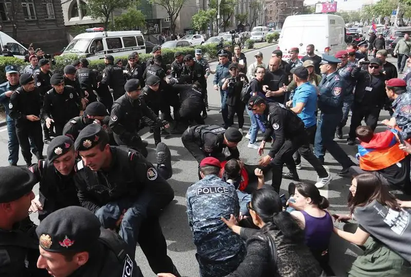 Еревандағы оппозициялық шеру тоқтатылды