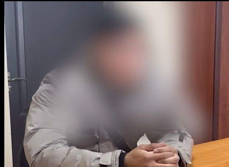 Ақтөбеде өзін полиция қызметкерімін деп таныстырған ер адам жасөспірімнен ақша бопсалаған