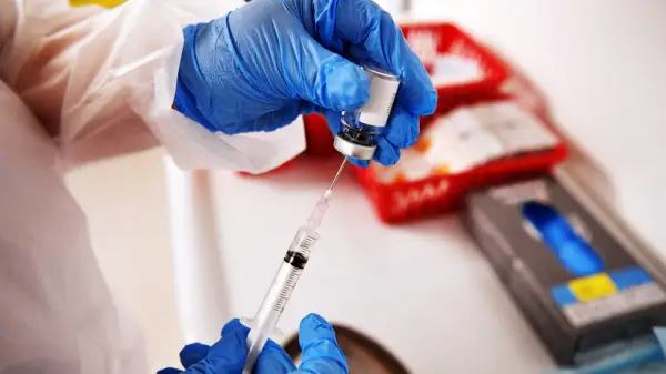 Италияда жеткіншектерге Moderna екпесін салынады 