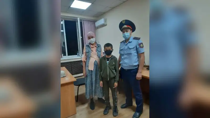 Үйінен қашып кеткен бала сауда орталығынан табылды 