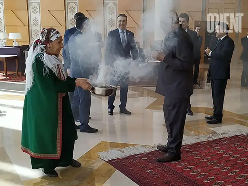 Түркіменстанда қонақүйлерді адыраспанмен аластауда 