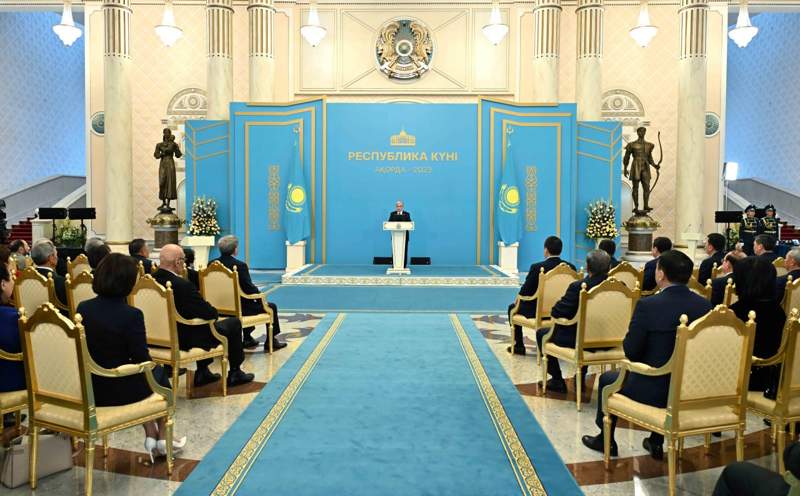 Президенттің қатысуымен мемлекеттік наградалар мен сыйлықтар тапсыруға арналған салтанатты рәсім басталды